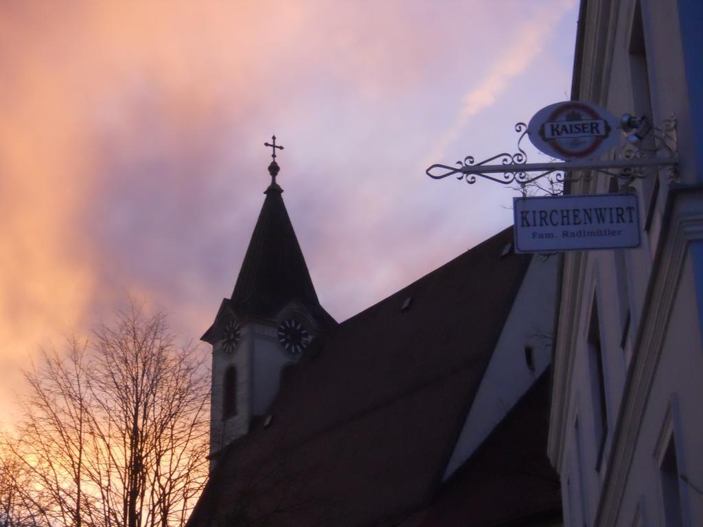 Kirchenwirt Inn Kreuzen  Экстерьер фото